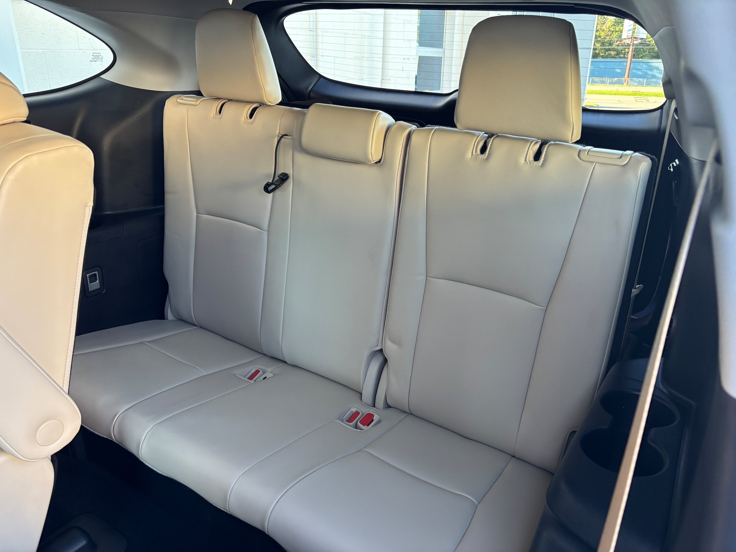 Used 2021 Toyota Highlander XLE FWD image 13