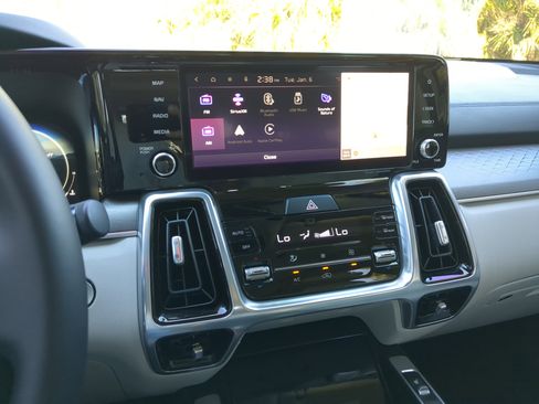 Used 2023 Kia Sorento SX image 27