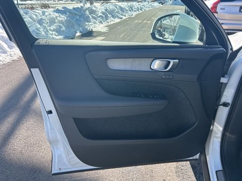 Certified 2025 Volvo XC40 B5 Core image 16