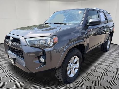Used 2018 Toyota 4Runner SR5 AWD/4WD image 3