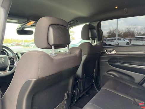 Used 2019 Jeep Grand Cherokee Laredo image 24