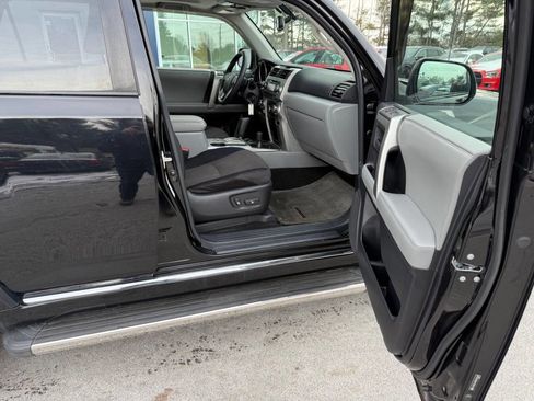 Used 2011 Toyota 4Runner SR5 image 10
