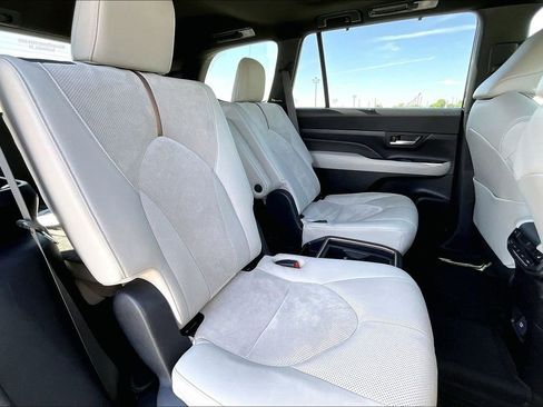 Used 2024 Toyota Grand Highlander AWD Hybrid image 25