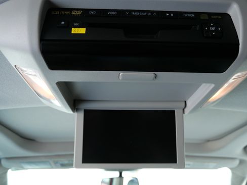 Used 2013 Toyota Tundra Platinum image 12