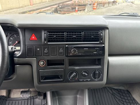 Used 1999 Volkswagen Eurovan MV FWD image 33