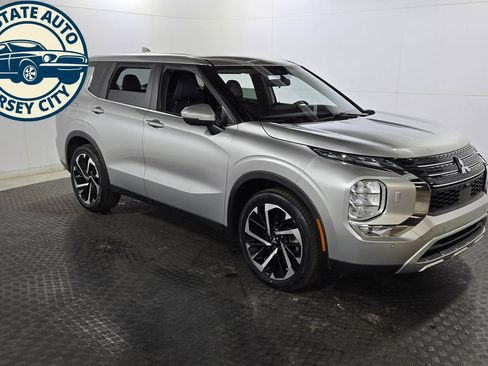 Used 2022 Mitsubishi Outlander SE AWD/4WD image 9