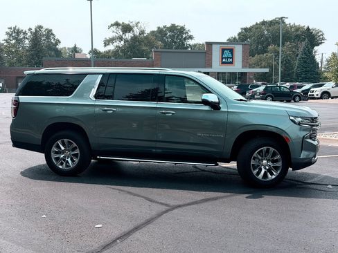 Used 2024 Chevrolet Suburban Premier w/ Max Trailering Package AWD/4WD image 4