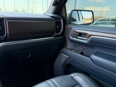 Used 2023 Chevrolet Silverado 1500 High Country w/ High Country Premium Package AWD/4WD image 30