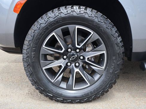Used 2021 Chevrolet Tahoe Z71 w/ Z71 Off-Road Package AWD/4WD image 21