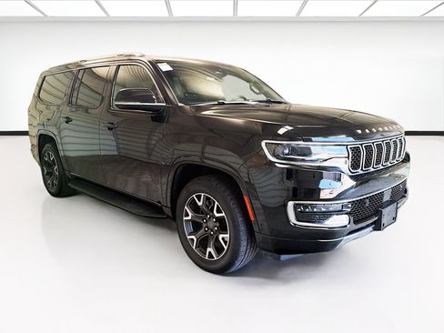 Used 2024 Jeep Wagoneer L Series III w/ Flexible Seating Group AWD/4WD image 3
