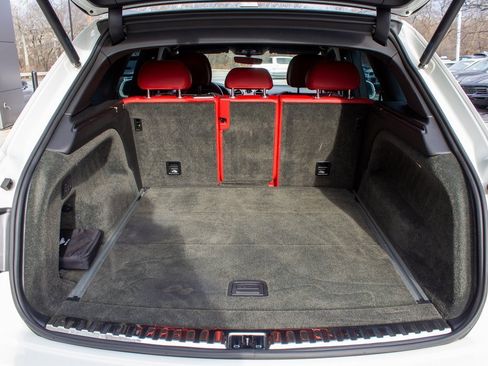 Used 2019 Bentley Bentayga image 23