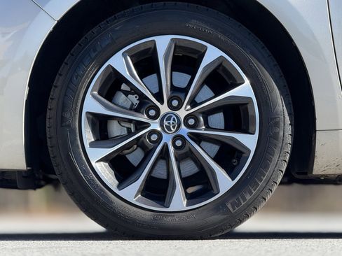 Used 2018 Toyota Avalon XLE image 17