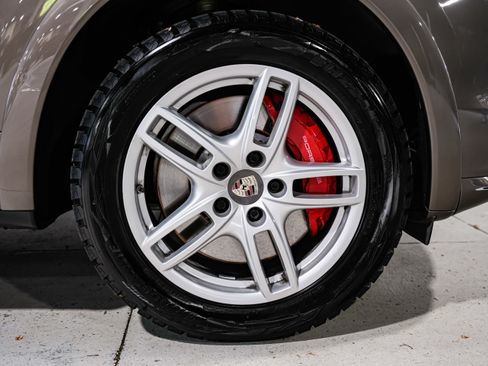 Used 2013 Porsche Cayenne Turbo AWD/4WD image 57