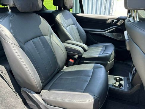 Used 2021 BMW X7 M50i w/ Dynamic Handling Package AWD/4WD image 20