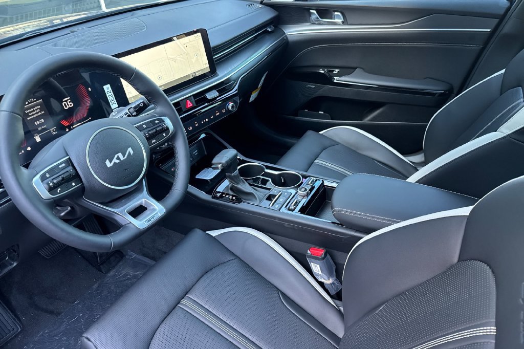 New 2027 Kia K5 GT-Line FWD image 4