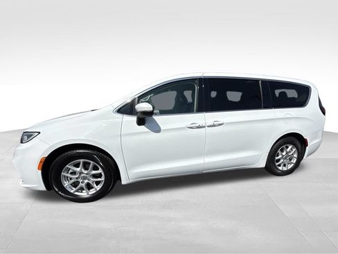 Certified 2023 Chrysler Pacifica Touring-L FWD image 7