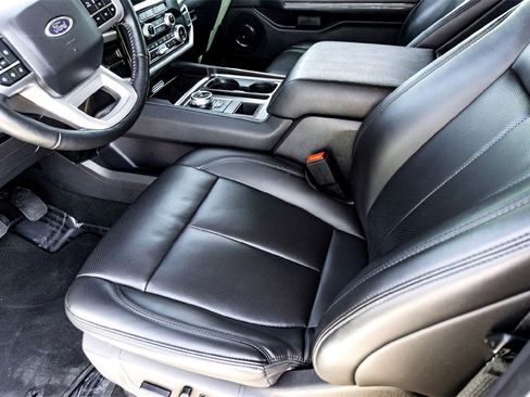 Used 2024 Ford Expedition XLT image 14