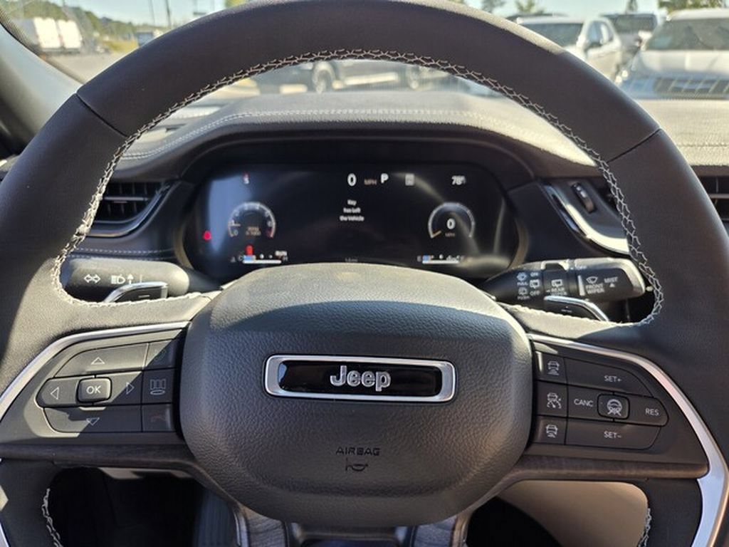 New 2027 Jeep Grand Cherokee Limited RWD image 26