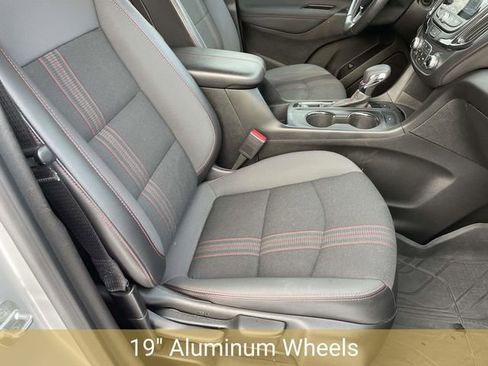 Certified 2022 Chevrolet Equinox RS w/ Infotainment Package image 23