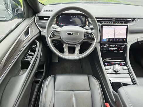 Used 2023 Jeep Grand Cherokee Overland w/ Luxury Tech Group IV AWD/4WD image 11