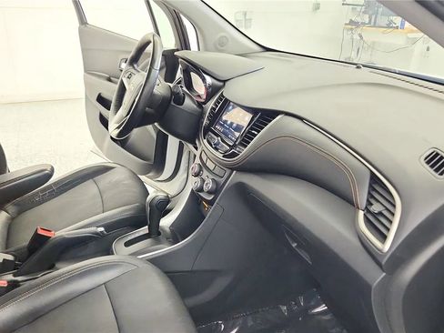 Used 2018 Chevrolet Trax LT w/ LT Convenience Package FWD image 35