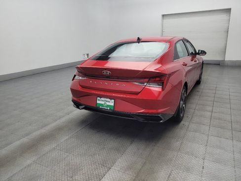 Used 2022 Hyundai Elantra SEL w/ Convenience + Premium Package FWD image 9