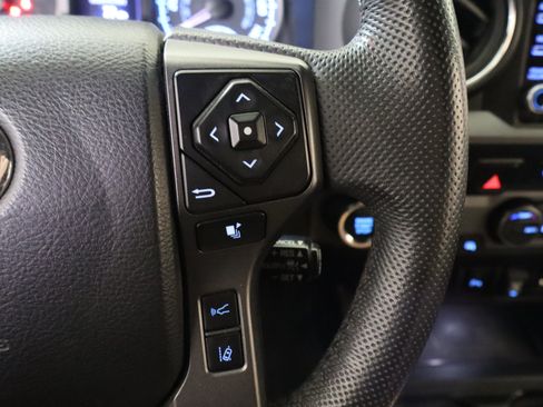 Used 2021 Toyota Tacoma TRD Off-Road w/ TRD Premium Off Road Package AWD/4WD image 28