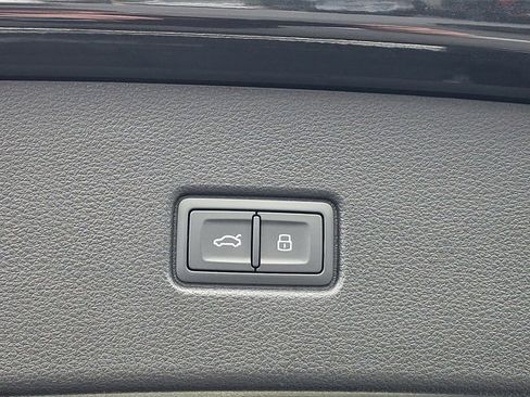 Used 2024 Audi SQ5 Prestige image 32