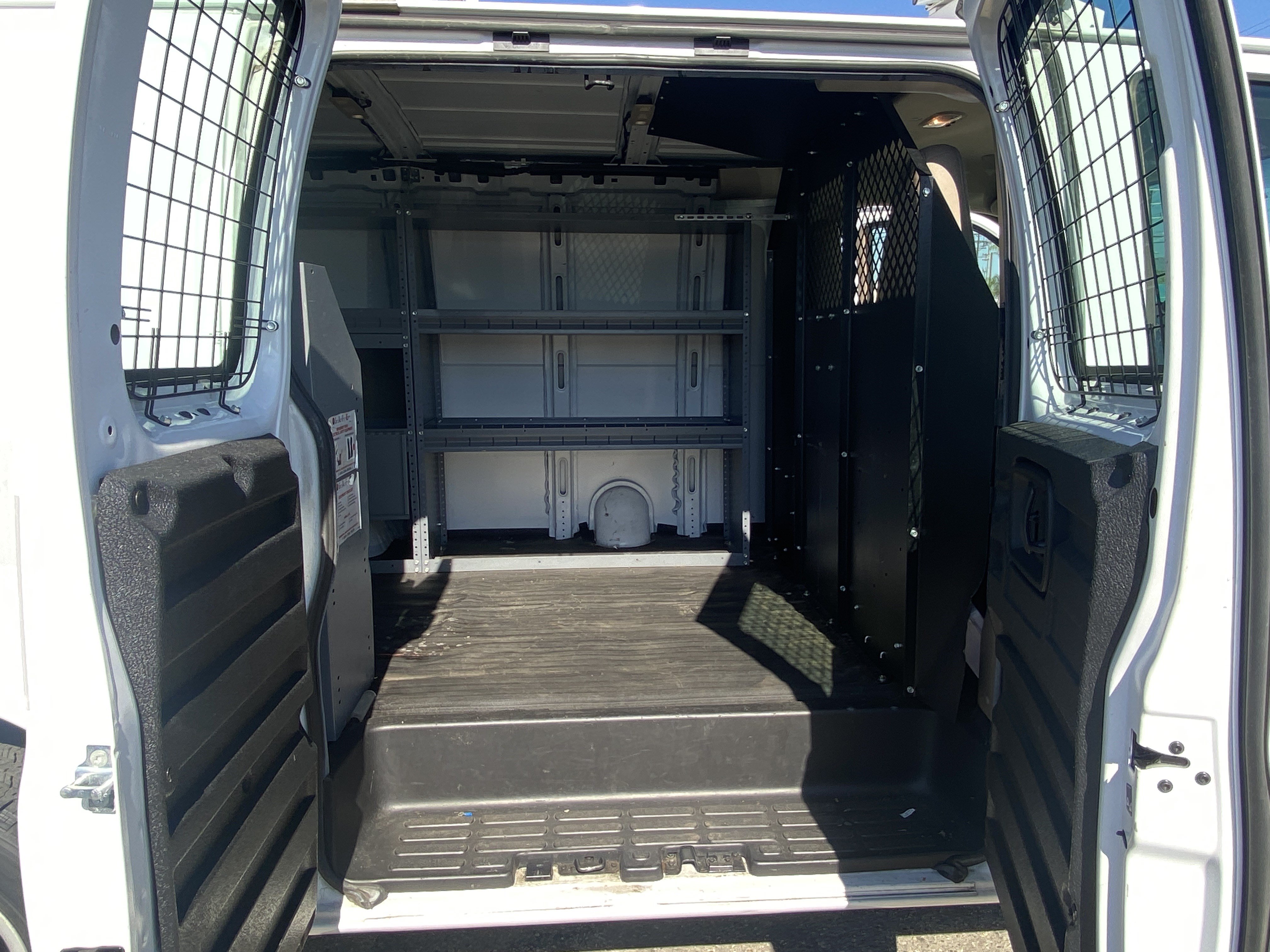 Used 2017 Chevrolet Express 2500 RWD image 19