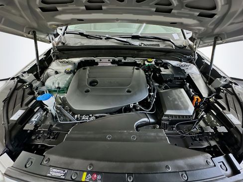 Used 2025 Volvo XC40 B5 Plus image 36