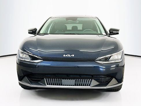 Used 2024 Kia EV6 Light AWD/4WD image 2
