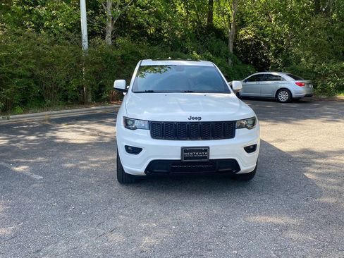 Used 2019 Jeep Grand Cherokee Altitude AWD/4WD image 2