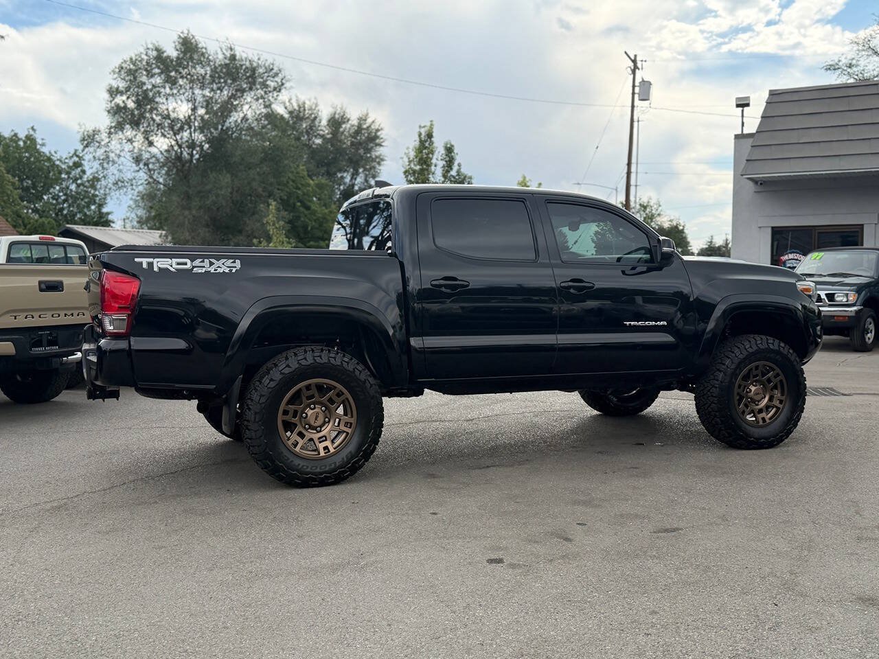 Used 2017 Toyota Tacoma TRD Sport w/ Tow Package AWD/4WD image 85
