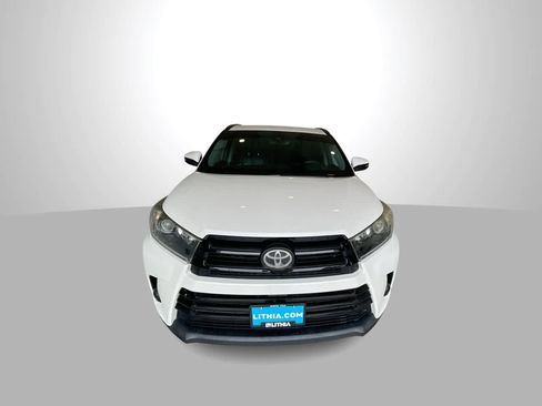 Used 2019 Toyota Highlander SE w/ Carpet Mat Package (TMS) AWD/4WD image 3
