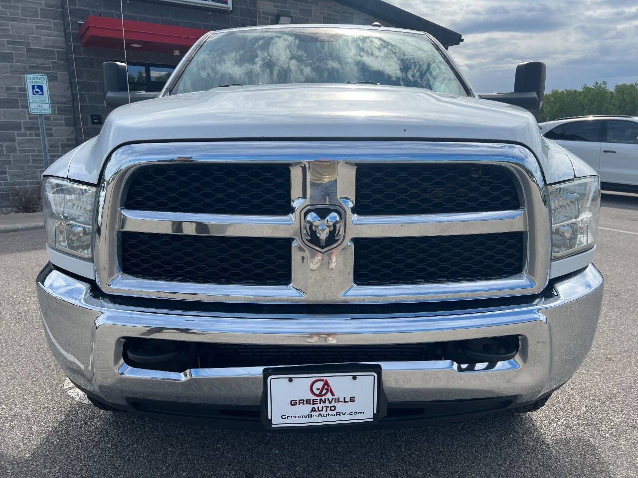 Used 2018 RAM 2500 SLT AWD/4WD image 2