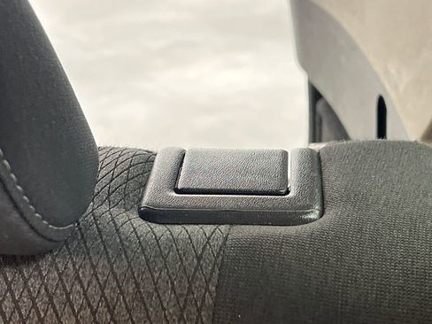 Used 2025 Nissan Rogue SV AWD/4WD image 14