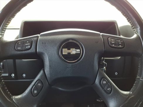 Used 2005 HUMMER H2 SUT w/ Preferred Equipment Group AWD/4WD image 21