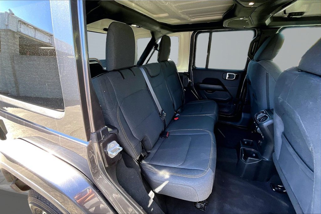 Used 2026 Jeep Wrangler Unlimited Sahara AWD/4WD image 18