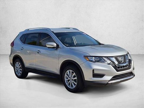 Used 2017 Nissan Rogue SV w/ SV Premium Package FWD image 3
