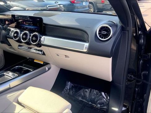 Used 2026 Mercedes-Benz GLB 250 4MATIC image 15
