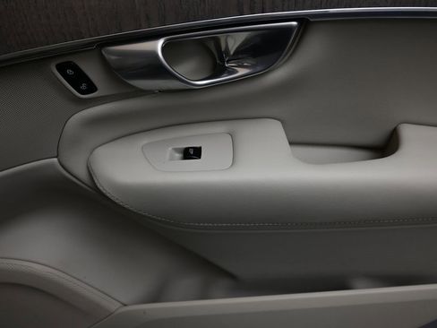 Certified 2024 Volvo XC90 B5 Plus w/ Protection Package Premier image 11