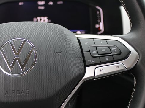 Certified 2022 Volkswagen Atlas SE image 12