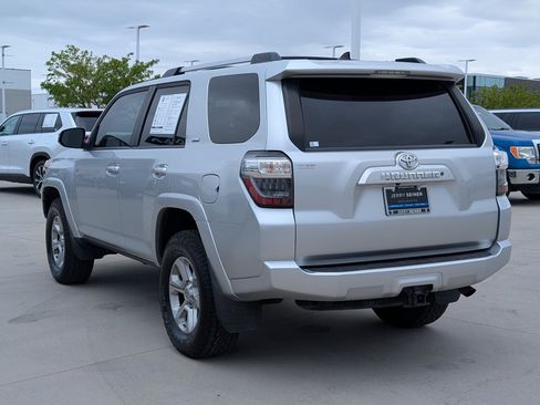 Used 2020 Toyota 4Runner SR5 AWD/4WD image 3