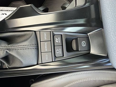 Used 2026 Toyota Camry SE FWD image 28