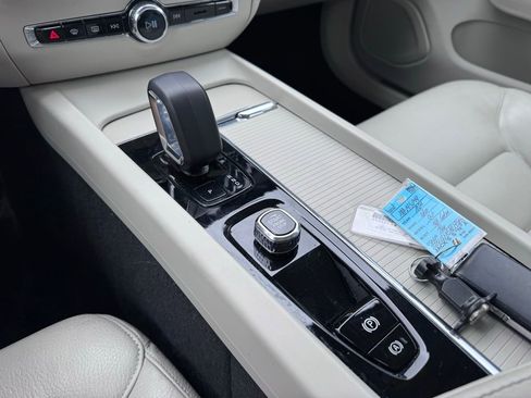 Used 2024 Volvo S60 B5 Core image 19