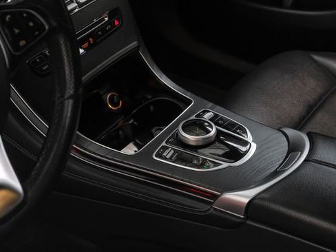 Used 2019 Mercedes-Benz GLC 300 w/ Premium Package image 23