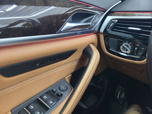 Used 2019 BMW 530i xDrive 530i xDrive Sedan 4D w/ Convenience Package image 30