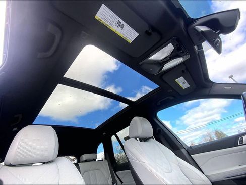 Used 2023 BMW X5 xDrive40i w/ Premium Package AWD/4WD image 13