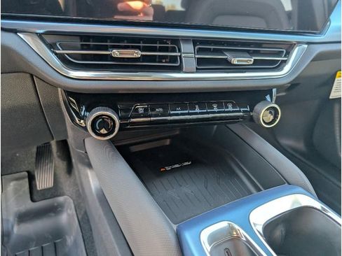 New 2026 Chevrolet Equinox EV LT image 21