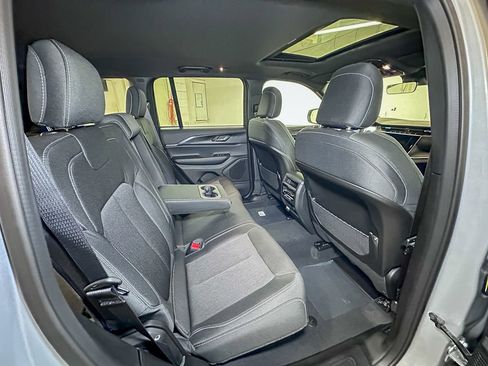 New 2025 Jeep Grand Cherokee Laredo X image 4